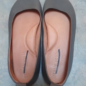 Slip on flat shoes.